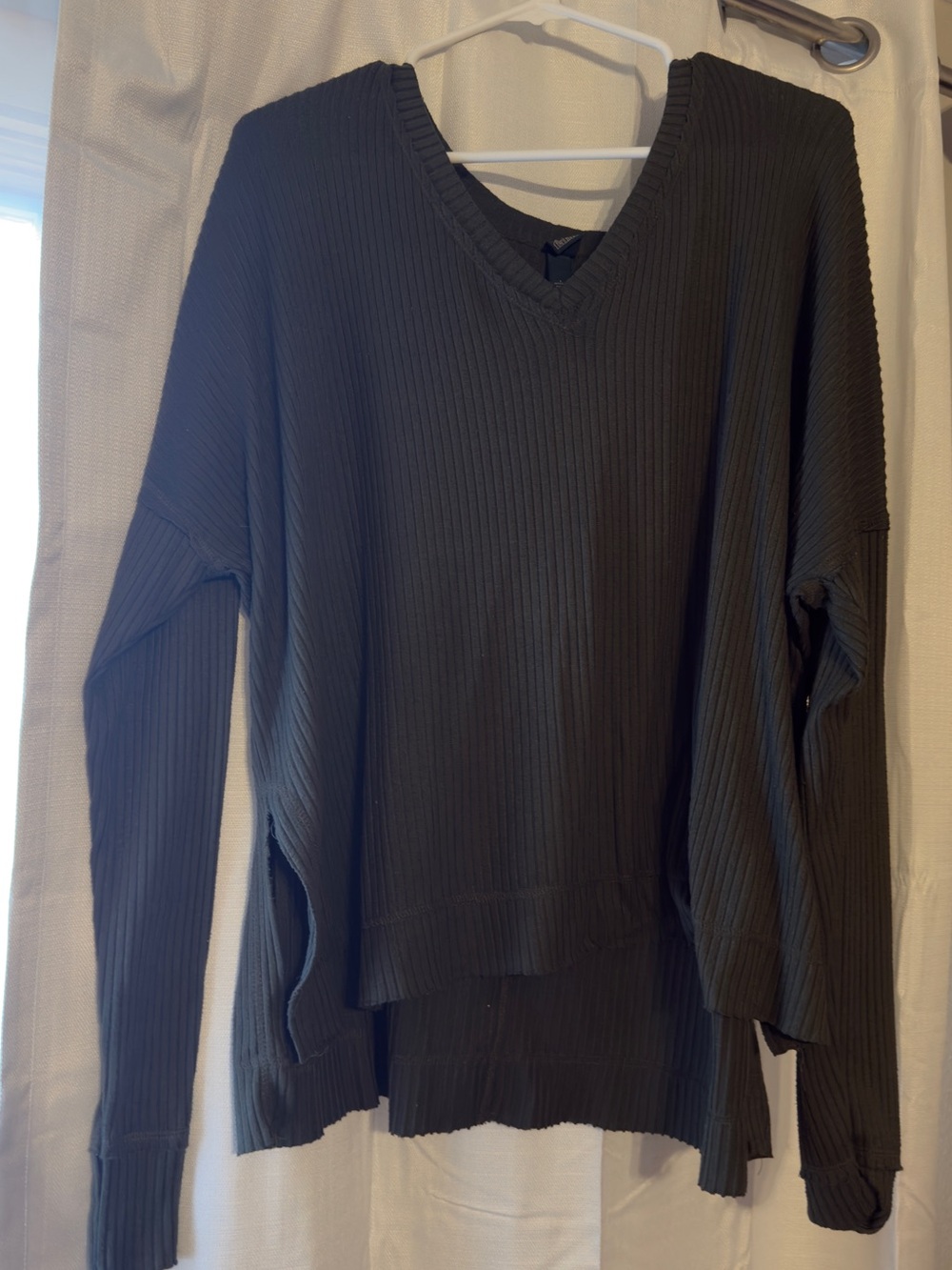 Women's Ribbed V-Neck Sweater - Green